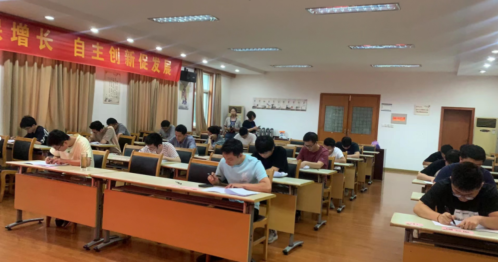 技術(shù)比武練兵忙，設(shè)計(jì)人員本領(lǐng)強(qiáng)